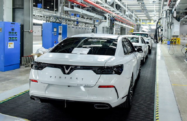 Ô tô sản xuất hoặc lắp ráp trong nước được giảm 50% lệ phí trước bạ