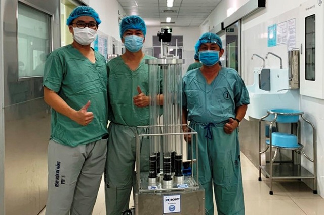 Robot diệt khuẩn bằng tia UV