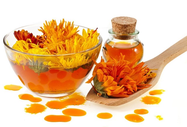 Tr&agrave; hoa c&uacute;c kh&ocirc;ng chỉ để nh&acirc;m nhi, m&agrave; c&ograve;n c&oacute; thể d&ugrave;ng để&hellip; rửa mặt chống nhờn v&agrave; kh&aacute;ng khuẩn hiệu quả kh&ocirc;ng ngờ tới