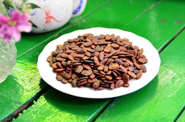 c&oacute; thể phơi kh&ocirc; v&agrave; rang hạt ăn nhưng để nhận được tối đa vitamin, kho&aacute;ng chất v&agrave; hiệu quả chữa bệnh