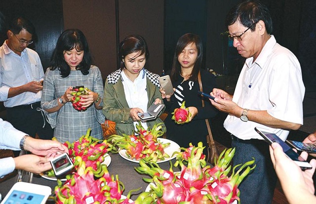 Truy xuất nguồn gốc h&agrave;ng h&oacute;a bằng c&ocirc;ng nghệ blockchain g&oacute;p phần củng cố, tạo dựng niềm tin với kh&aacute;ch h&agrave;ng, cũng như g&acirc;y dựng thương hiệu v&agrave; gia tăng gi&aacute; trị n&ocirc;ng sản