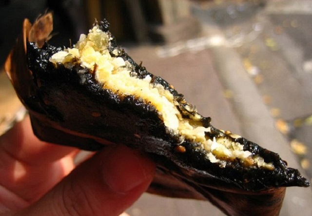 Bánh gai được làm từ lá của cây gai - một loại cây đặc biệt, ít nơi trồng được