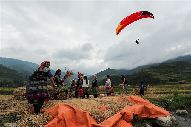 Không chỉ mùa nước đổ, tháng 9 lên Mù Căng Chải, du khách còn được chiêm ngưỡng những cánh đồng bậc thang vàng óng trên đất Mù Cang Chải