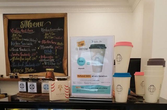 Cốc AYA được đặt tại các cửa hàng đồ uống, nhà hàng