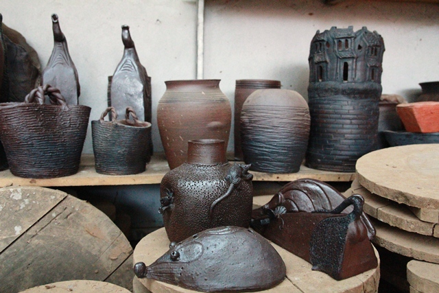 Bỏ qua thời kỳ huy ho&agrave;ng, l&agrave;ng gốm Hương Canh h&ocirc;m nay đứng trước nhiều kh&oacute; khăn