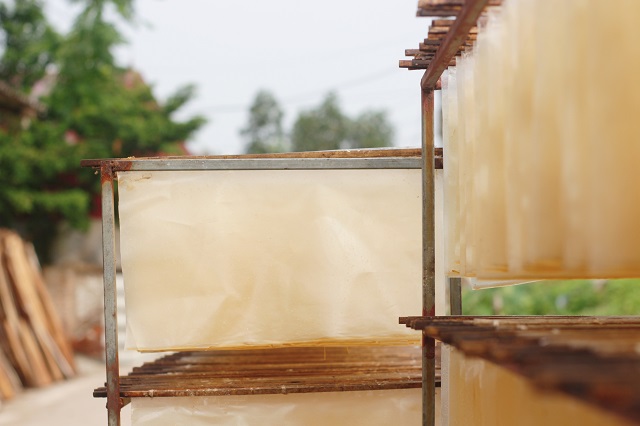 L&agrave;m b&aacute;nh đa nem rất vất vả, nếu kh&ocirc;ng thật sự y&ecirc;u nghề th&igrave; rất kh&oacute; để duy tr&igrave;