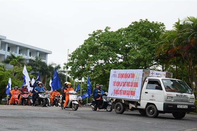 Quảng Trị tổ chức tuyên truyền tiết kiệm điện ngoài đường phố