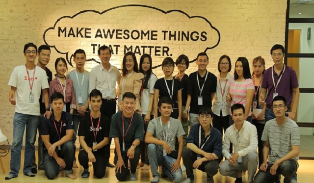 Ban tổ chức chụp ảnh c&ugrave;ng c&aacute;c kh&aacute;ch mời v&agrave; 05 dự &aacute;n bước v&agrave;o v&ograve;ng huấn luyện