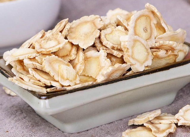 Củ c&aacute;t c&aacute;nh to, d&agrave;i chắc m&agrave;u trắng ng&agrave;