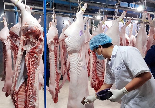 i&aacute; lợn hơi giảm mạnh nhưng gi&aacute; thịt lợn mảnh b&aacute;n tại c&aacute;c chợ d&acirc;n sinh vẫn chưa giảm tương xứng