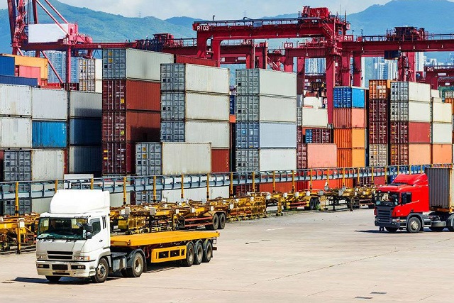 Nửa đầu th&aacute;ng 6, c&aacute;n c&acirc;n thương mại h&agrave;ng h&oacute;a của Việt Nam c&oacute; mức thặng dư 170 triệu USD, đưa con số xuất si&ecirc;u từ đầu năm đến hết ng&agrave;y 15/6 l&ecirc;n 3,75 tỷ USD.