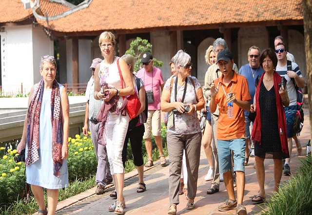 vận tải h&agrave;nh kh&aacute;ch du lịch th&aacute;ng 6