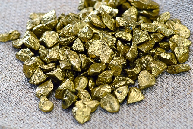 Giới ph&acirc;n t&iacute;ch cho rằng gi&aacute; v&agrave;ng c&ograve;n tiếp tục đi l&ecirc;n sau khi chạm ngưỡng cao nhất trong 8 năm qua