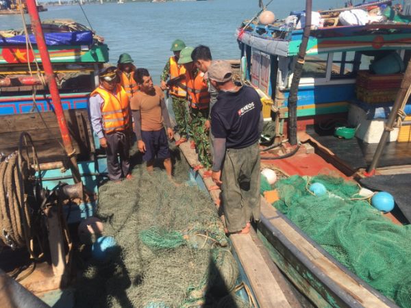 Nghệ - Tĩnh liên tiếp bắt giữ tàu cá đánh bắt sai vùng biển