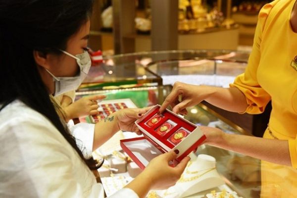 Giá vàng hôm nay 6/7: Trong nước tăng vượt mốc 50 triệu đồng/lượng