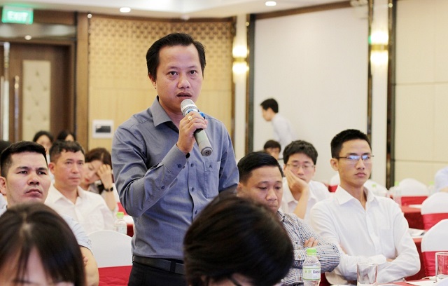 Một số đại biểu thảo luận, g&oacute;p &yacute; về c&aacute;c hoạt động tạo t&iacute;n chỉ trong lĩnh vực quản l&yacute; chất thải rắn