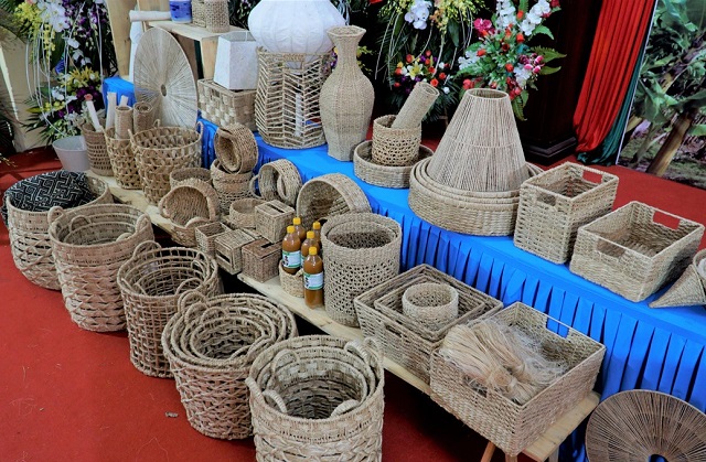 C&aacute;c sản phẩm thủ c&ocirc;ng mỹ nghệ được l&agrave;m từ sợi chuối