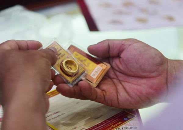 Giá vàng hôm nay 8/7: Giá vàng trong nước lại lập đỉnh mới