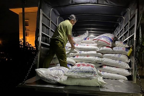 Hàng giả, hàng nhái: Tạm giữ 4.000kg đường cát Thái Lan nghi nhập lậu