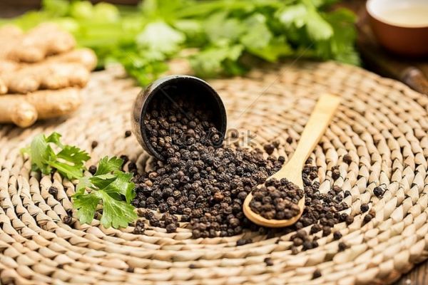 Giá hồ tiêu hôm nay 11/7: Trong nước tiếp tục ‘lao dốc’