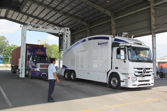 Ph&aacute;t hiện, xử l&yacute; 145 container vi phạm qua m&aacute;y soi hải quan
