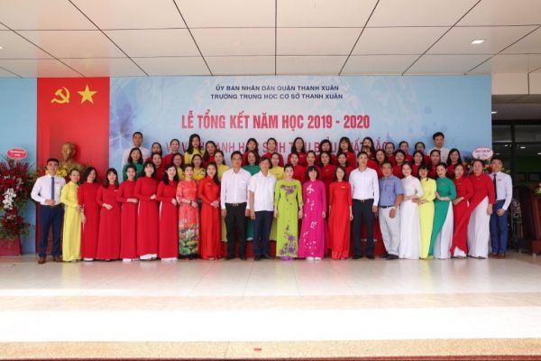 Trường THCS Thanh Xuân (Hà Nội) tổng kết năm học 2019- 2020: Biểu duơng, khen thưởng học sinh tiêu biểu xuất sắc Trường THCS Thanh Xuân (Hà Nội) tổng kết năm học 2019- 2020: Biểu duơng, khen thưởng học sinh tiêu biểu xuất sắc