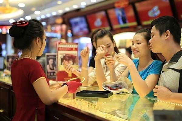 Cập nhật giá vàng hôm nay 12/7: Giảm nhẹ, vẫn ở trên mức 50 triệu đồng/lượng