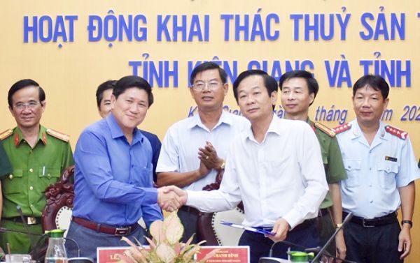 Kiên Giang và Cà Mau phối hợp tuần tra chung, chống khai thác IUU