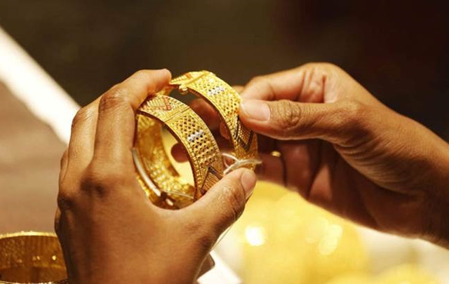 Giá vàng hôm nay 14/7 đồng loạt giảm nhẹ cả ở thị trường trong và ngoài nước