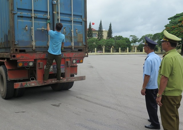 Nhiều kh&oacute; khăn trong c&ocirc;ng t&aacute;c chống bu&ocirc;n lậu, gian lận thương mại v&agrave; h&agrave;ng giả