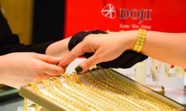 Giá vàng hôm nay 18/7: Chốt tuần quay đầu tăng vọt