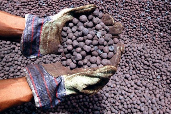 Vượt qua vàng, giá quặng sắt tăng mạnh nhất nửa đầu năm nay