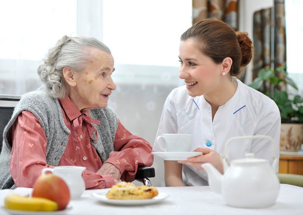 Dinh dưỡng cho người cao tuổi trong ng&agrave;y nắng n&oacute;ng