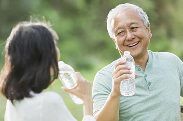 N&ecirc;n bổ sung đầy đủ chất dinh dưỡng, tăng cường rau quả, hạn chế chất b&eacute;o