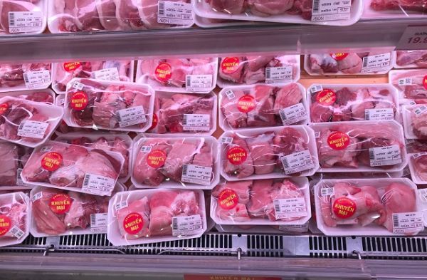 Giá thịt hôm nay 21/7: Lợn hơi trong nước vẫn khó giảm trong ngắn hạn