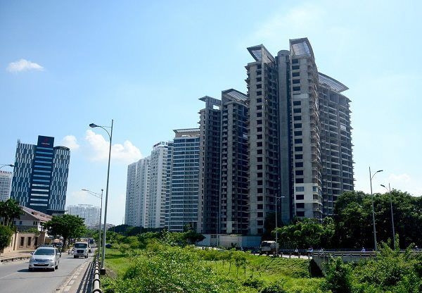 Lo nợ xấu, ngân hàng ồ ạt bán BĐS 'siết nợ'