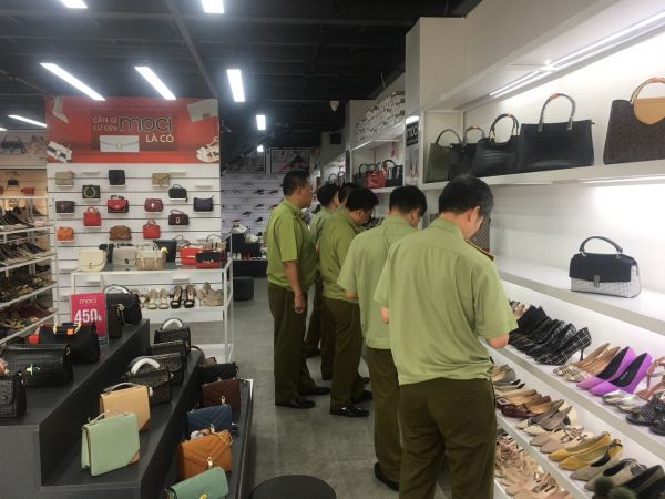 Hải Dương: Tạm giữ 9.400 đơn vị hàng hoá không rõ nguồn gốc, nhập lậu, giả nhãn hiệu Hải Dương: Tạm giữ 9.400 đơn vị hàng hoá không rõ nguồn gốc, nhập lậu, giả nhãn hiệu