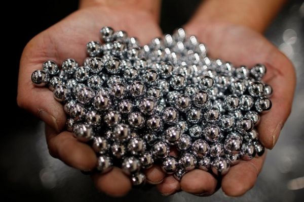 Cùng với vàng, bạc có đà tăng giá ấn tượng