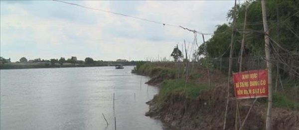 Trà Vinh: Công bố tình trạng khẩn cấp sạt lở đoạn đê bao khu dân cư Trà Vinh: Công bố tình trạng khẩn cấp sạt lở đoạn đê bao khu dân cư