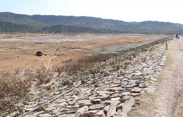 Ninh Thuận là một tỉnh nhạy cảm với loại hình thiên tai hạn hán, thiếu nước xâm nhập mặn do có lượng mưa thấp nhất cả nước