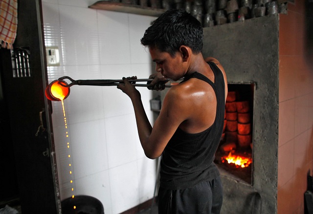 V&agrave;ng được coi l&agrave; t&agrave;i sản tr&uacute; ẩn trong thời k&igrave; khủng hoảng n&ecirc;n c&aacute;c ng&acirc;n h&agrave;ng trung ương tr&ecirc;n khắp thế giới đang tăng cường dự trữ kim loại qu&iacute; n&agrave;y