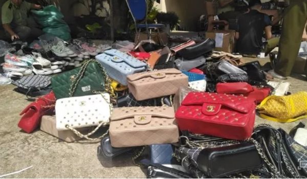 Hàng giả, hàng nhái: Bắt hơn 1.000 sản phẩm giả mạo nhãn hiệu nổi tiếng