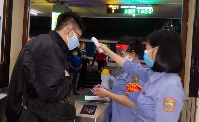 Ngành đường sắt tạm ngưng một đôi tàu TP.HCM đi Hà Nội