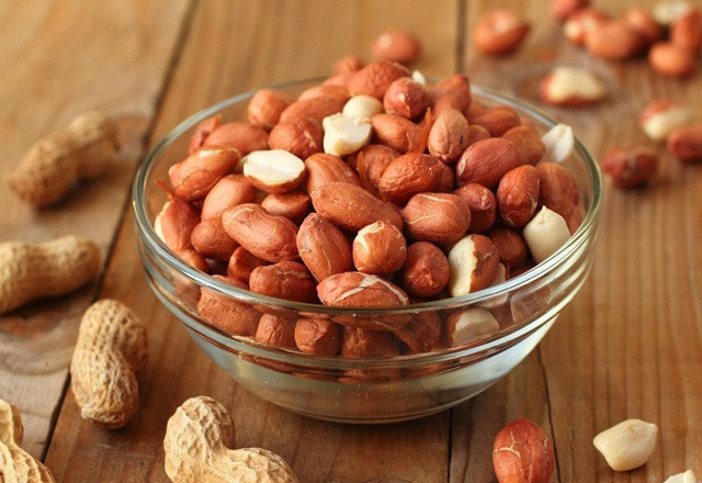 Đậu phộng l&agrave; một loại thực phẩm bổ dưỡng cho trẻ chậm tăng c&acirc;n