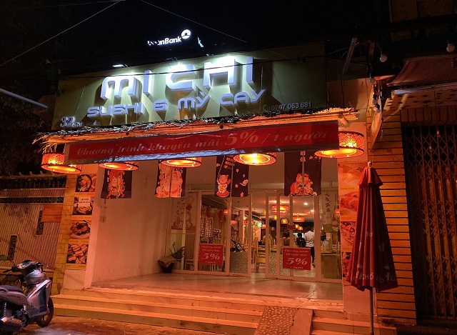 cửa hàng bán thức ăn Nhật và mì cay trên đường Thái Phiên, phường Phước Ninh, quận Hải Châu