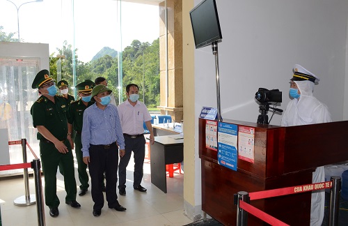 Kiểm tra c&ocirc;ng t&aacute;c ph&ograve;ng chống dịch tại Cửa Khẩu Quốc tế Nậm Cắn
