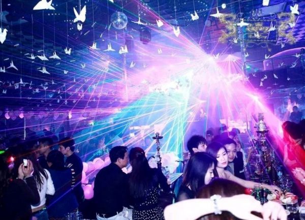 Karaoke, quán bar tại Hà Nội tạm dừng hoạt động từ ngày 1/8