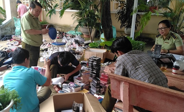 Kiểm đếm hàng hòa tại Cục QLTT Gia Lai