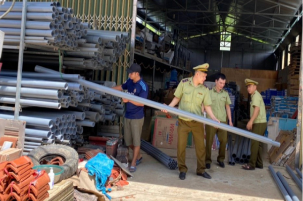 Hà Giang: Tạm giữ gần 500 ống nhựa có dấu hiệu giả mạo nhãn hiệu Tiền Phong