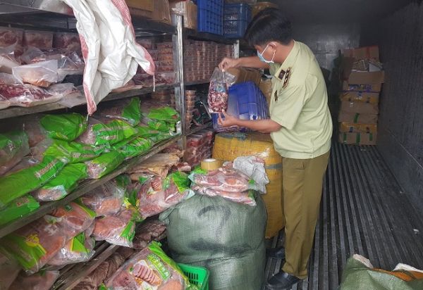 Phát hiện hơn 19 tấn sản phẩm động vật đông lạnh quá hạn sử dụng tại Bình Dương Phát hiện hơn 19 tấn sản phẩm động vật đông lạnh quá hạn sử dụng tại Bình Dương